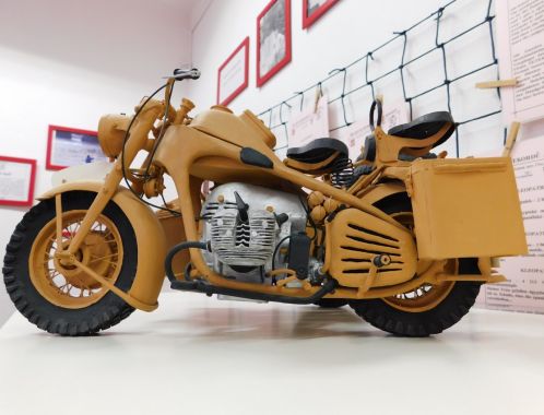 Nejvíc vlastnoručně zhotovených papírových modelů historických motocyklů