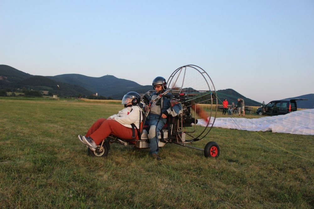 Nejstarší posádka dvojmístného motorového paraglidingu